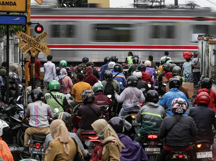 Perlintasan KA Pasar Minggu Mau Ditutup, Begini Kepadatannya