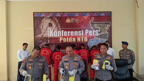 Ditpolairud Polda NTB menangkap lima pelaku penyelundupan 28.083 benih lobster yang akan dikirim dari Lombok menuju Bali.