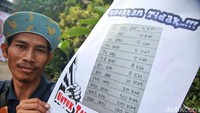 Tarif yang dinilai murah ini menurut mereka membuat pendapatan pengemudi semakin menurun.  