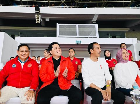 Prabowo hingga Kapolri Dampingi Jokowi Nonton Indonesia Vs Argentina. (Laily Rachev - Biro Pers Sekretariat Presiden)