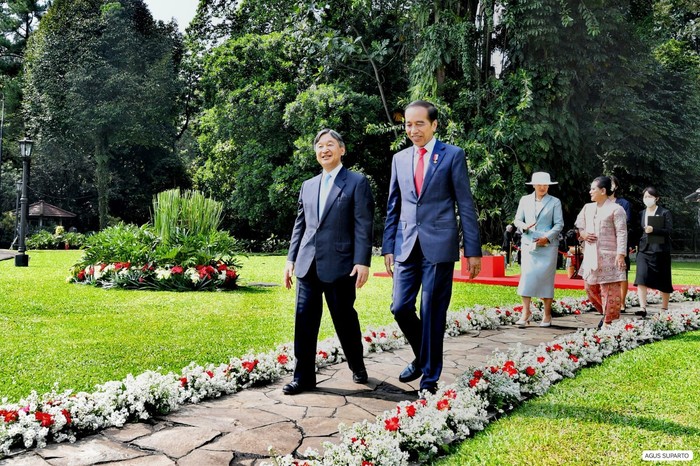 Presiden Jokowi bersama Kaisar Jepang Hironomiya Naruhito. (Agus Suparto/Fotografer Presiden)
