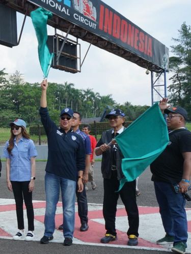 Ratusan Suzuki Jimny hadir di Indonesia Jimny Festival 2023 di Sirkuit Sentul Jawa Barat.