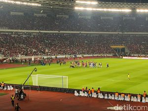 RI Vs Argentina Usai, Seorang Pria Nekat Lari Masuk ke Lapangan