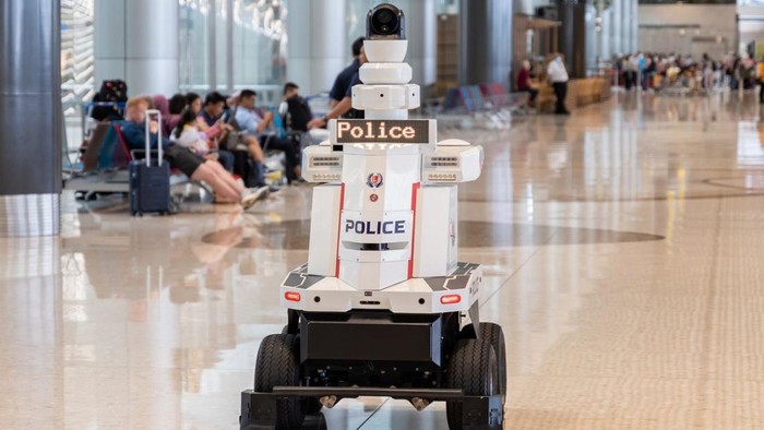 Robot polisi di Bandara Changi