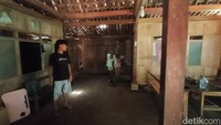 Sebutan ini muncul bukan tanpa alasan. Dahulu, area kampung yang berada di tengah hutan kawasan perbukitan Menoreh itu dihuni oleh sedikitnya tujuh kepala keluarga (KK).