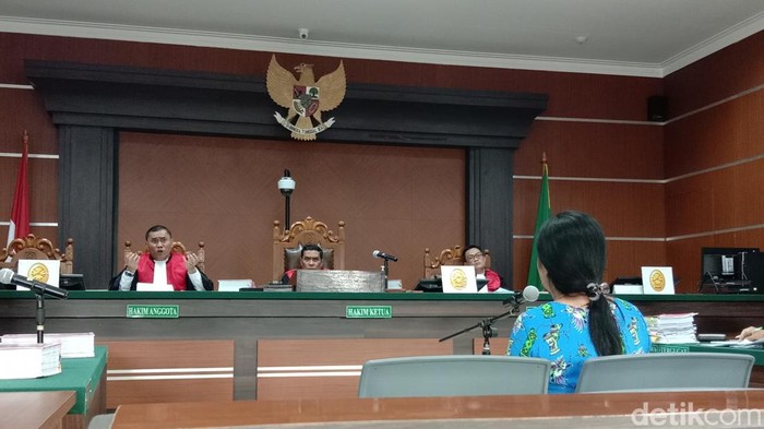 Saksi ahli perdata memberikan keterangan dalam persidangan lanjutan kasus korupsi pengelolaan aset PT Ait Manado dan PDAM Manado Rp 55,9 miliar.