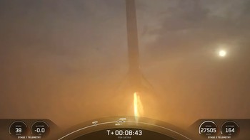 Setelah delapan menit roket bagian pertama Falcon 9 mendarat di Bumi. Foto: Youtube/SpaceX