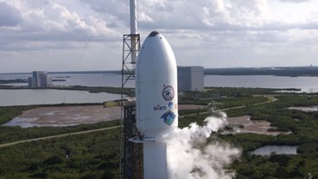 Satelit Satria-1 yang berbobot 4,6 ton diterbangkan roket Falcon 9. Foto: Youtube/SpaceX