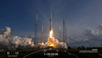 Saat roket Falcon 9 membawa Satelit Satria-1 menuju ke angkasa. Foto: Youtube/SpaceX