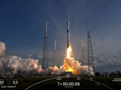 Detik-detik Satelit Satria-1 Lepas Landas dari Bumi Menuju Orbit