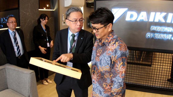 Solusi Tata Udara untuk Hunian Premium di Pekanbaru Daikin terus melebarkan sayapnya dengan membuka layanan showroom Proshop di Pekanbaru. Pembukaan ini membuktikan semakin ekspansif pemasaran lini produk AC Home Central untuk hunian premium.