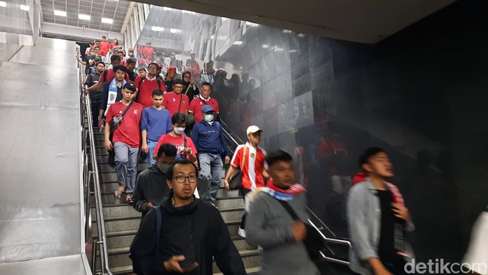 Suasana Stasiun MRT Senayan, 19 Juni 2023, malam, pasca-pertandingan Indonesia vs Argentina. (Adrial Akbar/detikcom)