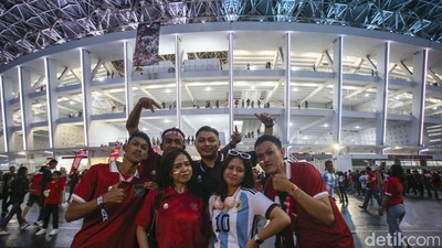 Suporter Terbelah Dukung Timnas & Argentina