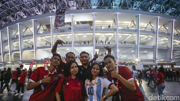 Suporter Terbelah Dukung Timnas & Argentina