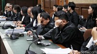 Pengacara Lukas, Petrus Bala Pattyona mengatakan kliennya masih dalam kondisi sakit. Tidak hanya itu, ia menyebut Lukas sempat dibawa ke RSPAD karena mengalami muntah-muntah.  
