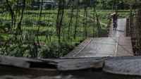 Jembatan gantung itu menjadi akses utama penghubung Kecamatan Leuwidamar dan Muncang.  