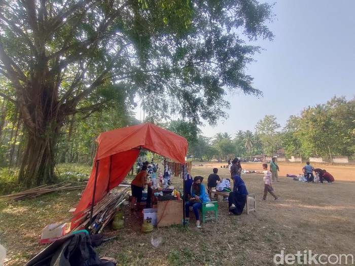 Warung Winny di area Bumi Perkemahan Secang, Sendangsari, Pengasih, Kulon Progo, DIY, Senin (19/6/2023).