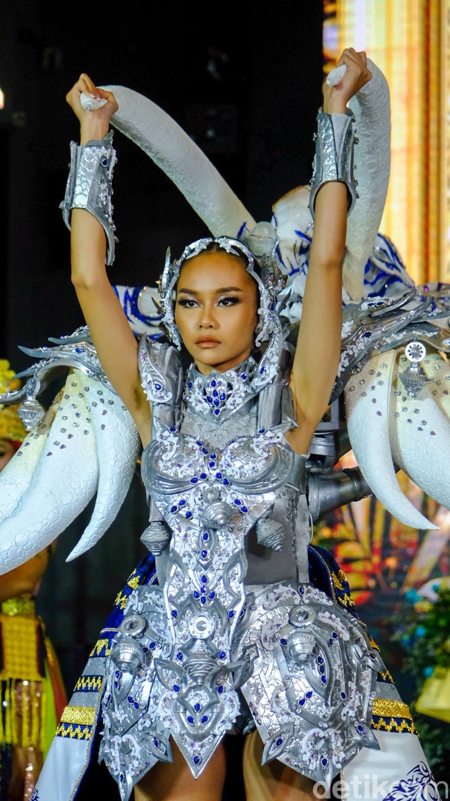 Awalnya ada rasa takut ketika pertama kali dimahkotai karena hanya punya satu bulan untuk menyiapkan diri untuk membanggakan negara tapi saya punya satu hal yakni mempercayai diri dan menguatkan diri untuk membuktikan tidak ada yang tidak mungkin sampai semua selesai, katanya dalam konferensi pers yang digelar di Tapalunia Resto, Kebayoran Baru, Jakarta Selatan, pada Senin, (19/6/2023).Foto: Andhika Prasetia