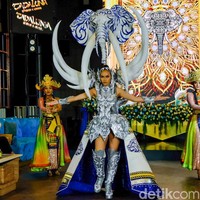 Adapun sentuhan kain tradisional Tapis Lampung dan warna biru yang melambangkan ketenangan, perdamaian dan perlindungan. Foto: Andhika Prasetia