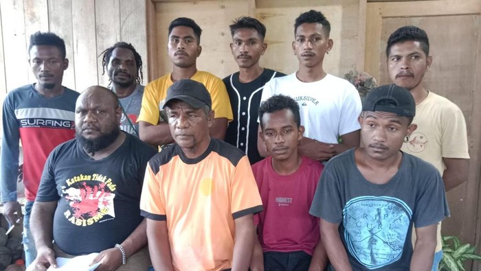 12 buruh PT Tandan Sawita Papua di Kabupaten Keerom, Papua dipecat lantaran merusak sejumlah fasilitas kantor buntut seorang pekerja meninggal dipatuk ular.