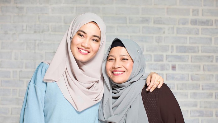 Portrait of mother and daugther
