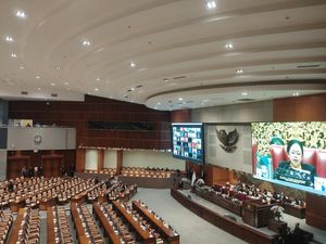 45 Anggota DPR Hadir Fisik Paripurna Keuangan Pemerintah, 251 Lainnya Virtual