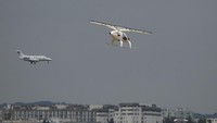 Taksi drone Volocopter 2X juga unjuk kebolehan di langit Prancis.  