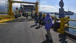 Ramai Aktivitas Penyebrangan di Pelabuhan Kayangan Lombok
