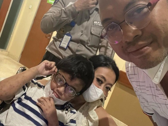 Anak Asri Welas sudah diperbolehkan pulang ke rumah.
