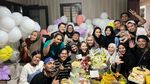 Ulang Tahun Ke-31, Ayu Ting Ting Diberi Kejutan Kue dan Tumpeng