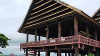 Kawasan Wisata Rumah Adat Atakkae berjarak sekitar 190 km dari pusat Kota Makassar dengan waktu tempuh 5 jam menggunakan kendaraan roda empat. Diharapkan dengan penataan ini dapat menjadi tambahan daya tarik bagi para wisatawan.