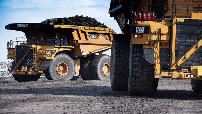 Caterpillar 797F digunakan untuk mengangkut batu bara.