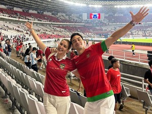 Keseruan Keluarga Judika hingga Darius Sinathrya Nonton Indonesia vs Argentina