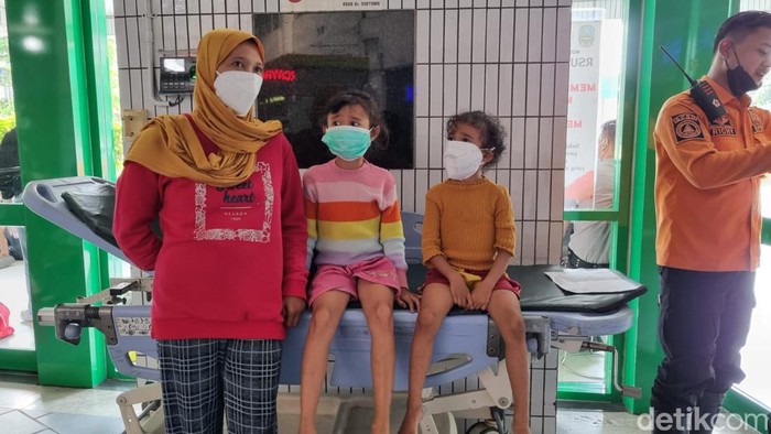 dua anak di surabaya dicakar monyet di kawasan jagir