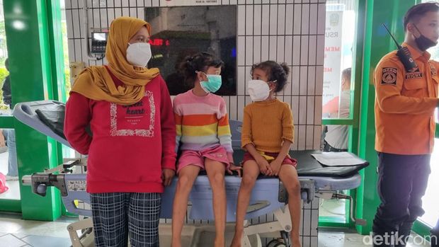 dua anak dicakar monyet di kawasan jagir wonokromo