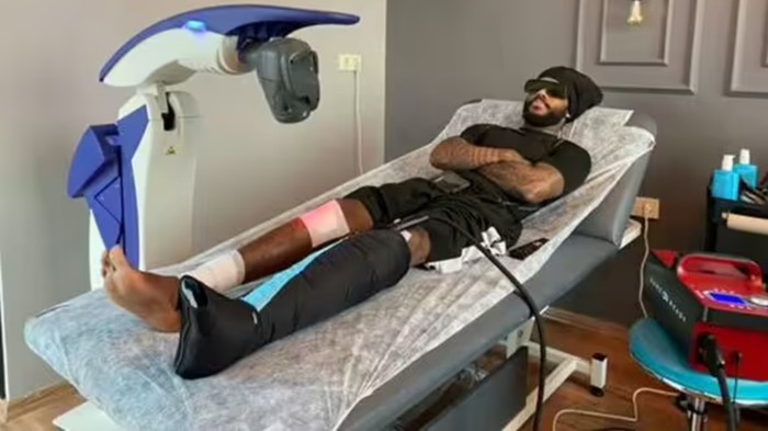 Dynzell Sigers operasi pemanjangan kaki untuk jadi lebih tinggi.