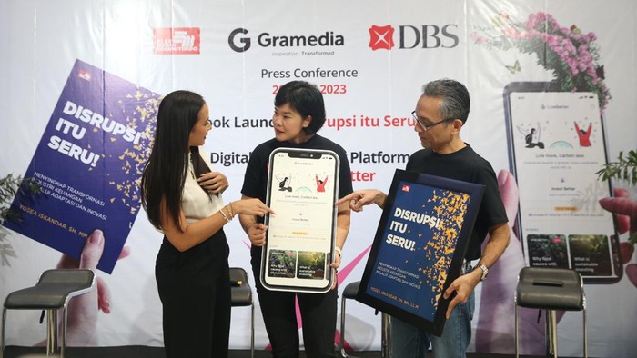 Gencarkan Perbankan Keberlanjutan Melalui Inovasi Digital Aktris dan Aktivis Lingkungan Nadine Alexandra menceritakan caranya berkontribusi dalam melestarikan lingkungan pada acara peluncuran fitur terbaru aplikasi digibank by DBS ‘LiveBetter’ di Jakarta, Selasa (20/6/2023).