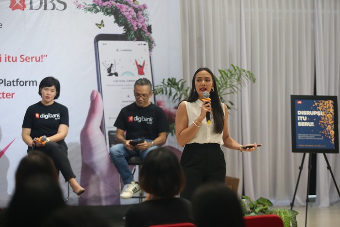 Gencarkan Perbankan Keberlanjutan Melalui Inovasi Digital Aktris dan Aktivis Lingkungan Nadine Alexandra menceritakan caranya berkontribusi dalam melestarikan lingkungan pada acara peluncuran fitur terbaru aplikasi digibank by DBS ‘LiveBetter’ di Jakarta, Selasa (20/6/2023).