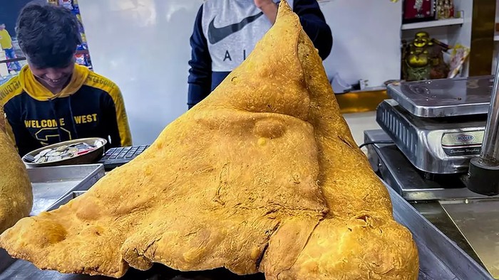 Gokil! Tantangan Makan 12 Kg Samosa Ini Berhadiah Uang Tunai Rp 13 Juta