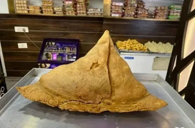 Gokil! Tantangan Makan 12 Kg Samosa Ini Berhadiah Uang Tunai Rp 13 Juta