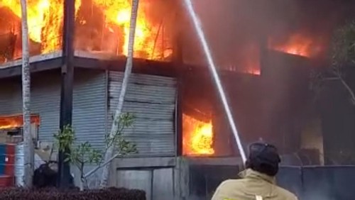 Gudang styrofoam di Jalan Dharmawangsa, Ungasan, Kuta Selatan, Badung, terbakar pada pukul 16.00 Wita, Selasa (20/6/2023).