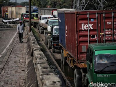 Horor Macet Parah di Marunda, Ratusan Kontainer Terjebak 12 Jam