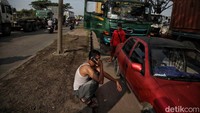 Kemacetan parah ini bahkan sampai mengular sejauh 8 km dari Gerbang Tol Tarumajaya - KBN Marunda.