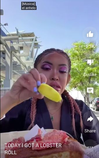 Influencer tak makan makanan saat mengulas