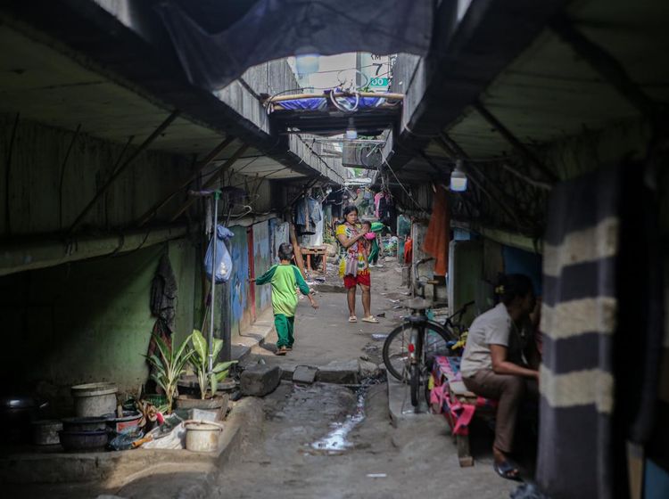 Intip Permukiman Bawah Jalan Tol di Jakarta