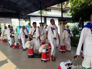 Embarkasi Solo Wanti-wanti Jemaah Haji Tak Bawa Air Zam-zam di Bagasi Pesawat