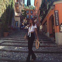 Jessica Stein dulu sering mengunggah konten traveling bersama anak dan pasangan yang bikin iri. Tapi pada 2018, wanita 40 tahun tersebut berhenti eksis di Instagram. Baru-baru ini, sepupu Jessica pun mengungkap hal yang sebenarnya terjadi.Foto: Instagram Jessica Stein