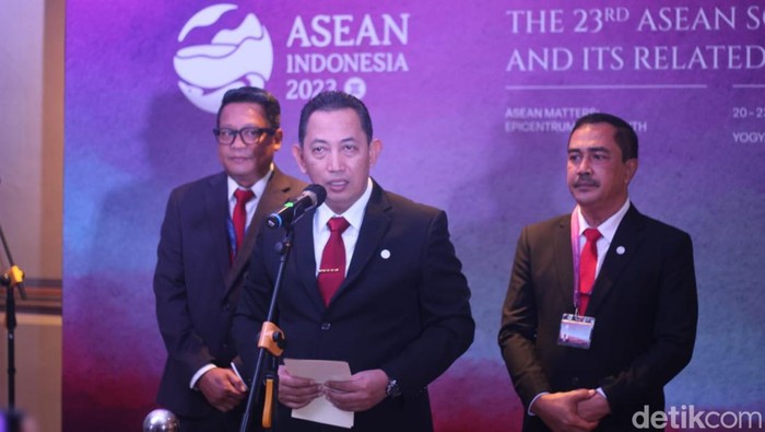 Kapolri Jenderal Listyo Sigit Prabowo membuka Pertemuan Senior Officials Meeting on Transnational Crimes (SOMTC) yang ke-23 di Royal Ambarrukmo, Sleman, DIY, Selasa (20/6/2023).