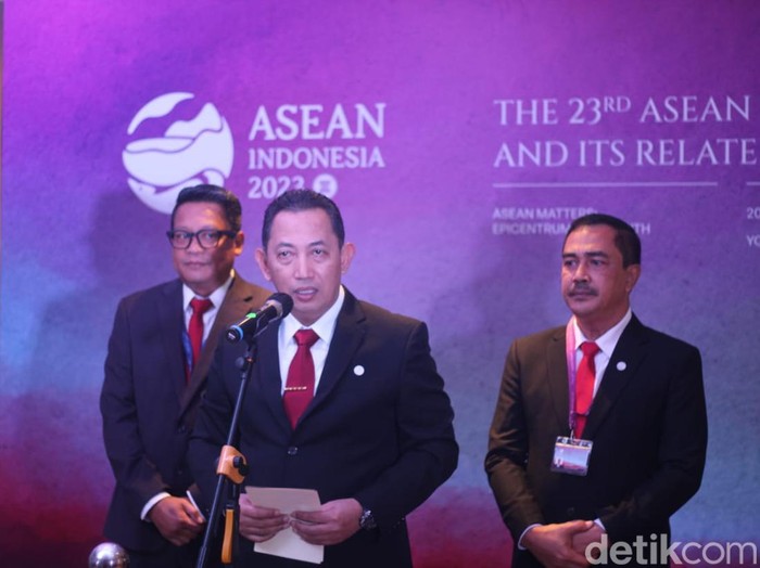 Kapolri Jenderal Listyo Sigit Prabowo membuka Pertemuan Senior Officials Meeting on Transnational Crimes (SOMTC) yang ke-23 di Royal Ambarrukmo, Sleman, DIY, Selasa (20/6/2023).