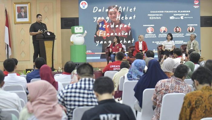 Kemenpora beri seminar terkait finansial untuk para atlet muda.